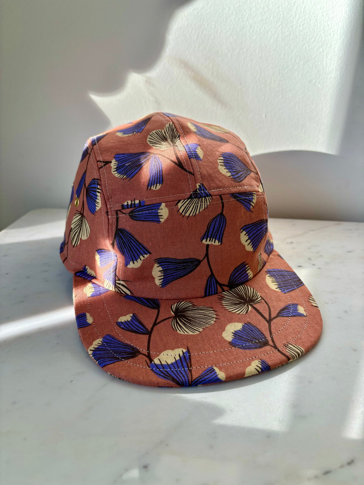 Mauve floral print 5-panel hat