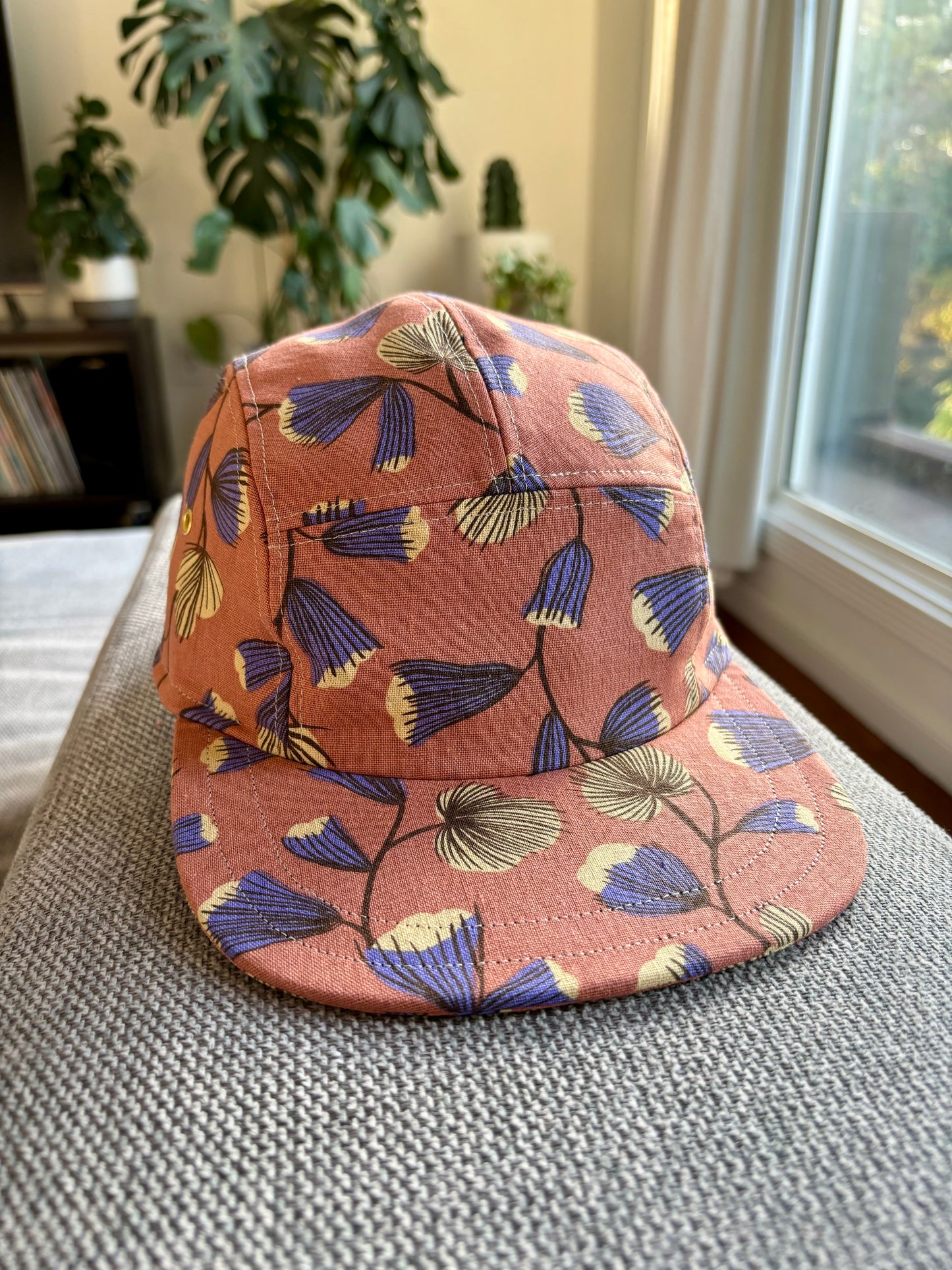 Mauve floral print 5-panel hat