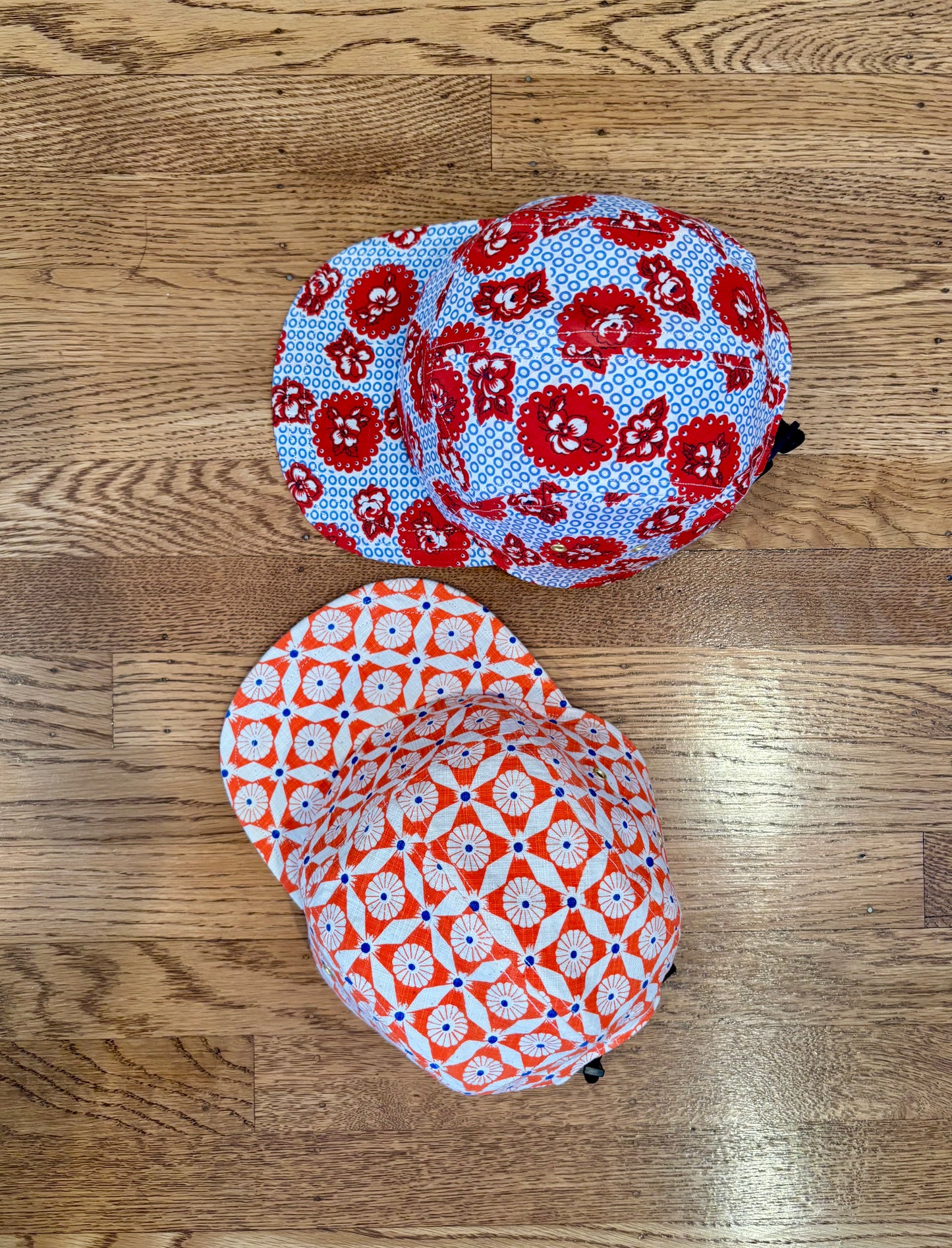 Vintage red floral print 5-panel hat