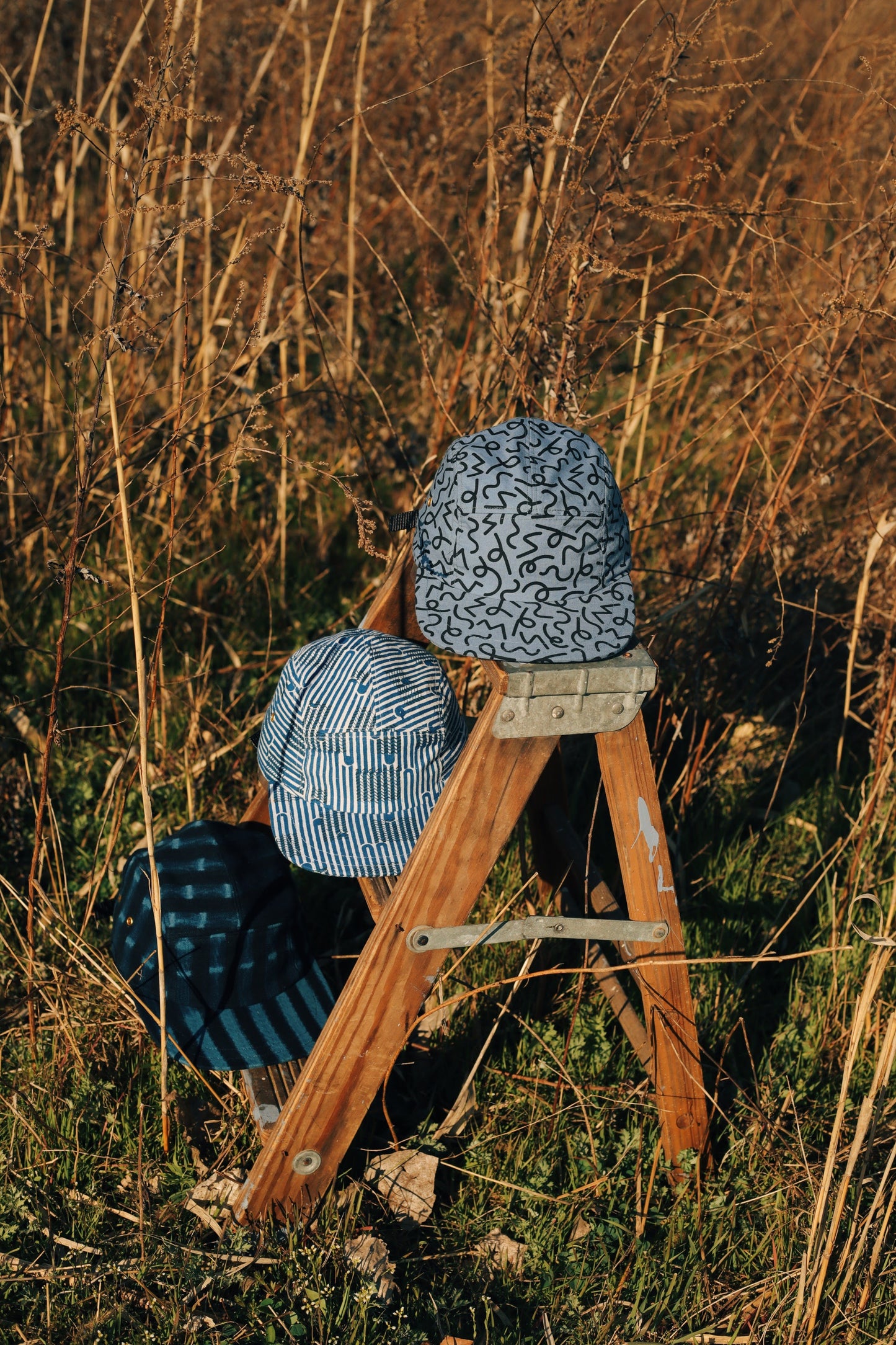 Blue squiggle print 5-panel hat