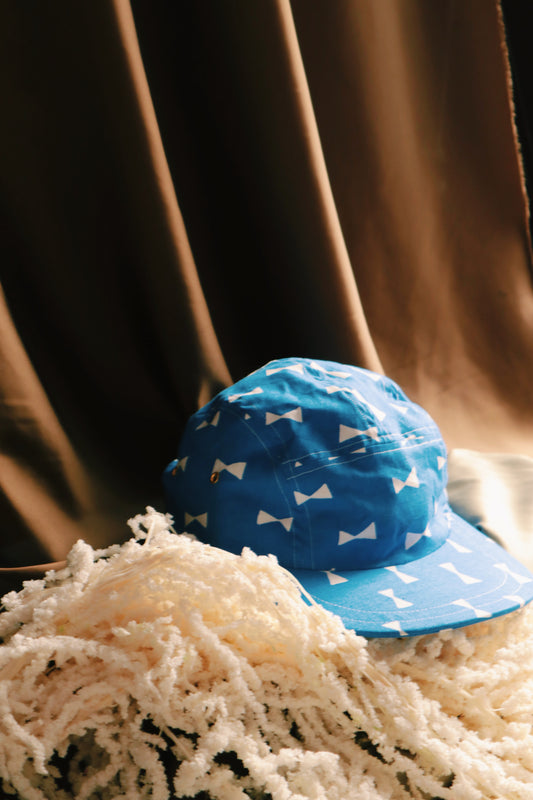 Blue/white bow print 5-panel hat