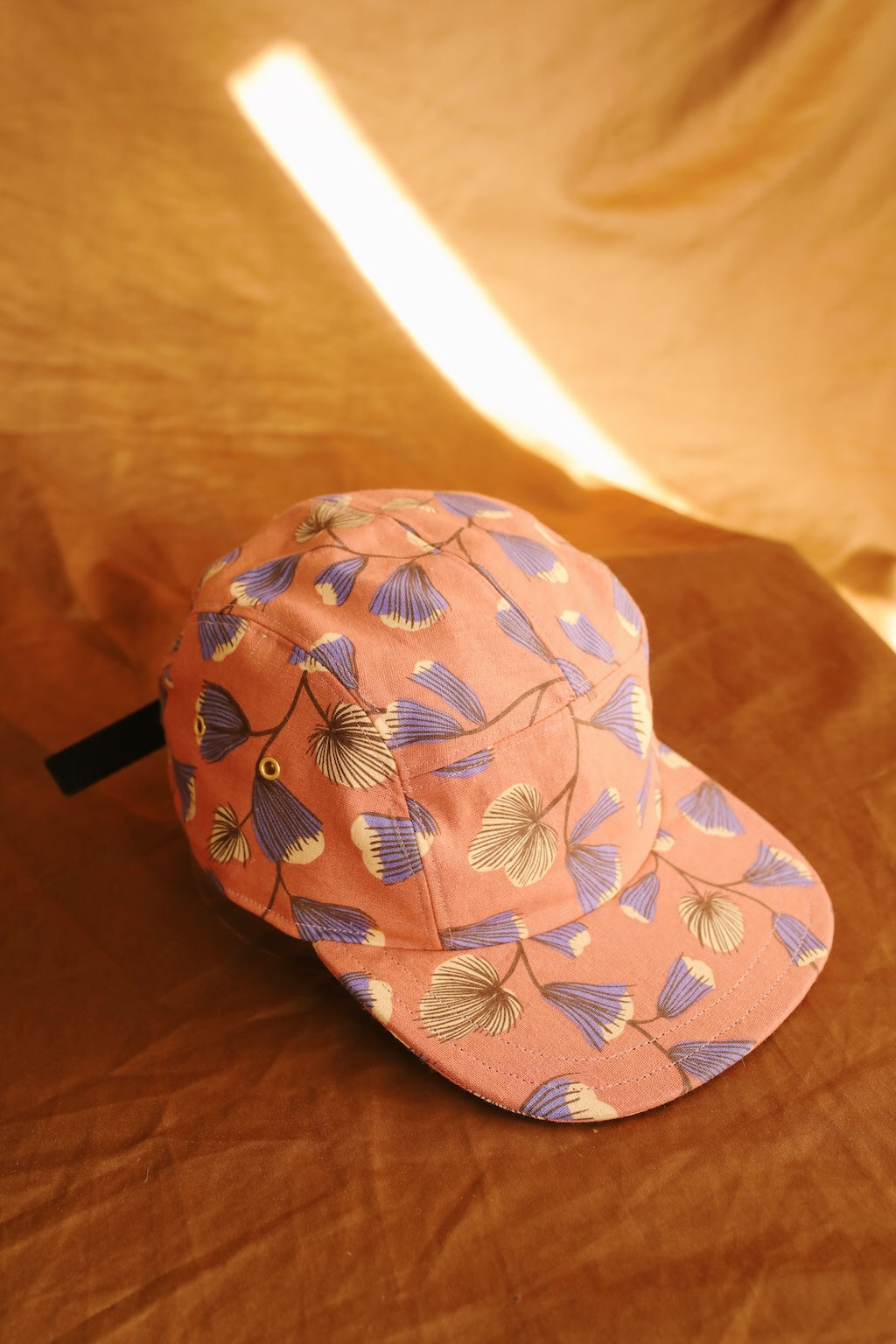 Mauve floral print 5-panel hat