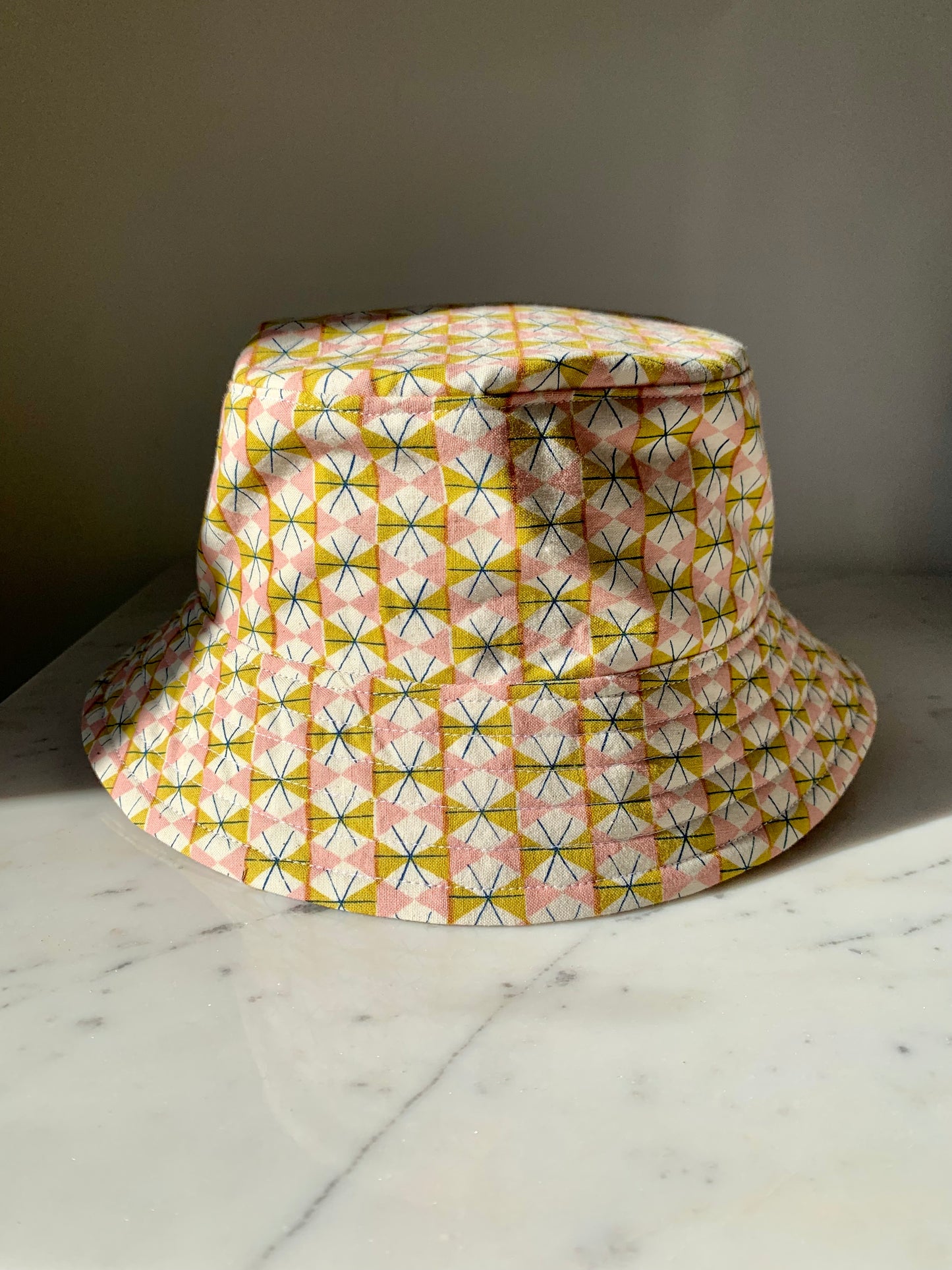 Geometric print bucket hat