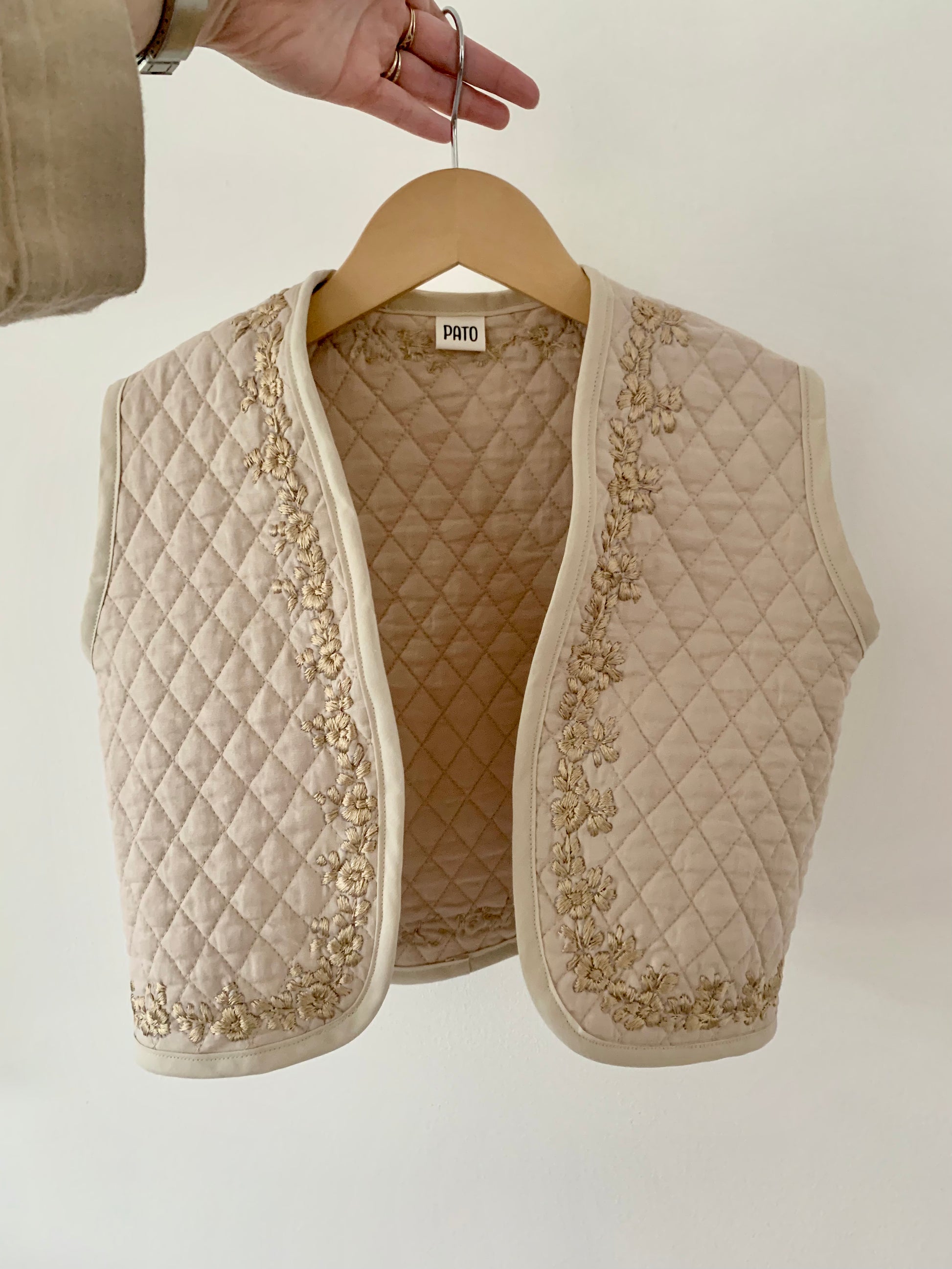 Embroidered vest – Pato
